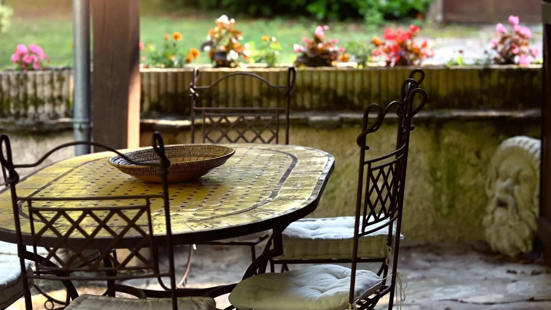 La Maison De L'Ecrivain La Bastide-l'Eveque France