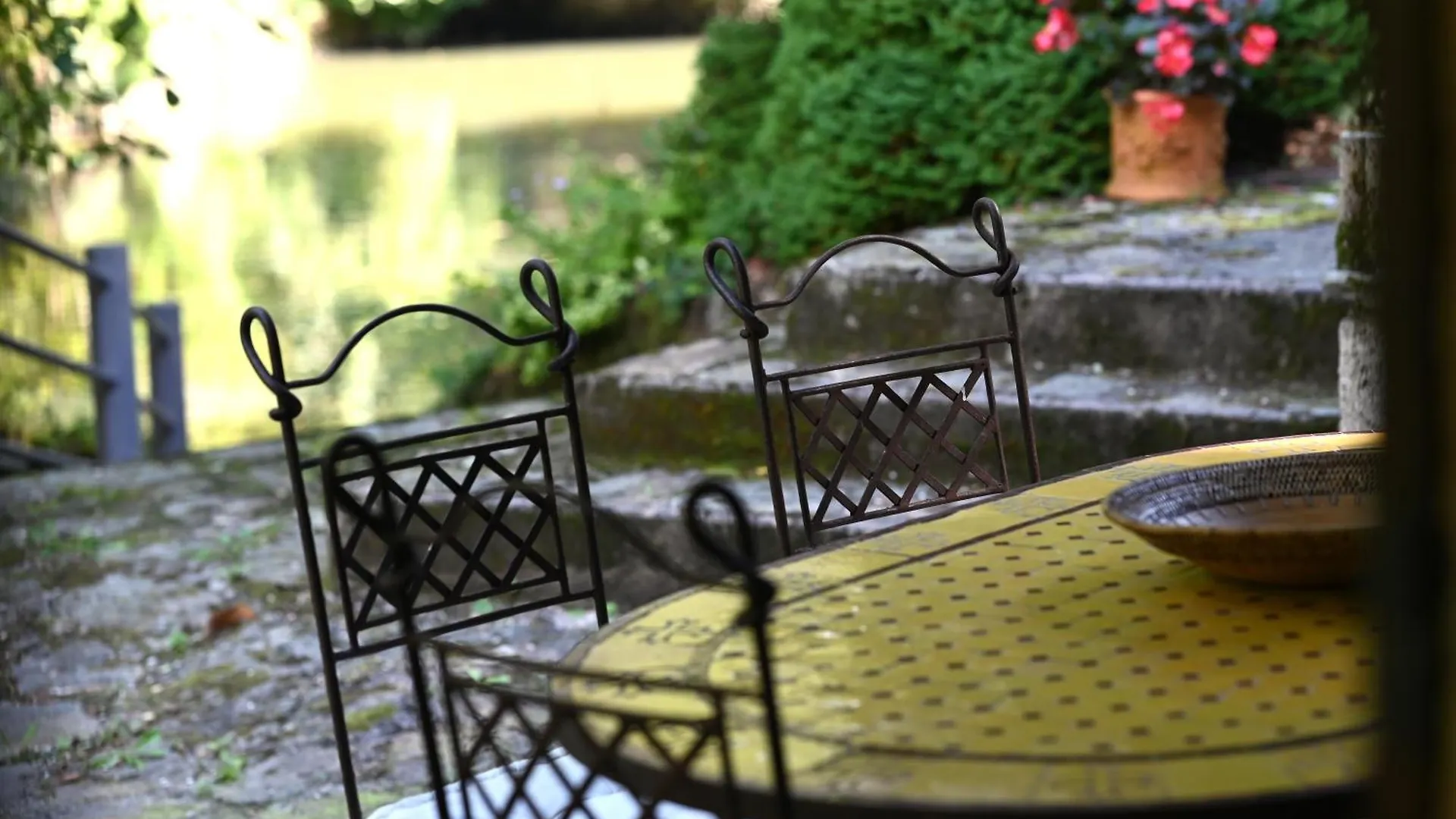 La Maison De L'Ecrivain La Bastide-l'Eveque Villa